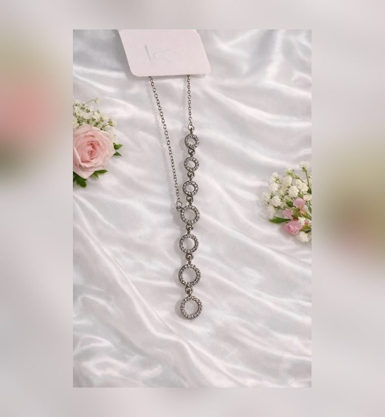 Cascade Argent Lariat — styled