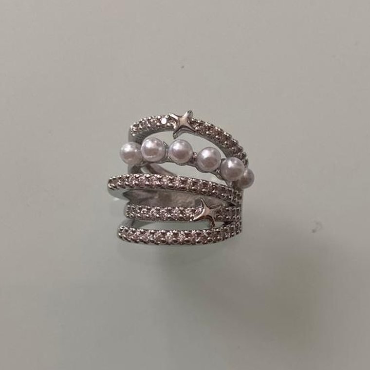 Étoile Perle Ear Cuff — alternate view