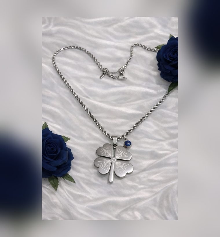 Trèfle Argent Pendant — silver-tone clover pendant necklace